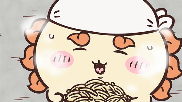 頭に白いバンダナを巻いたシーサーが、目を細めて湯気の立つ麺を前にしている、アニメ「ちいかわ」第251話「シーサーの資格③」の場面